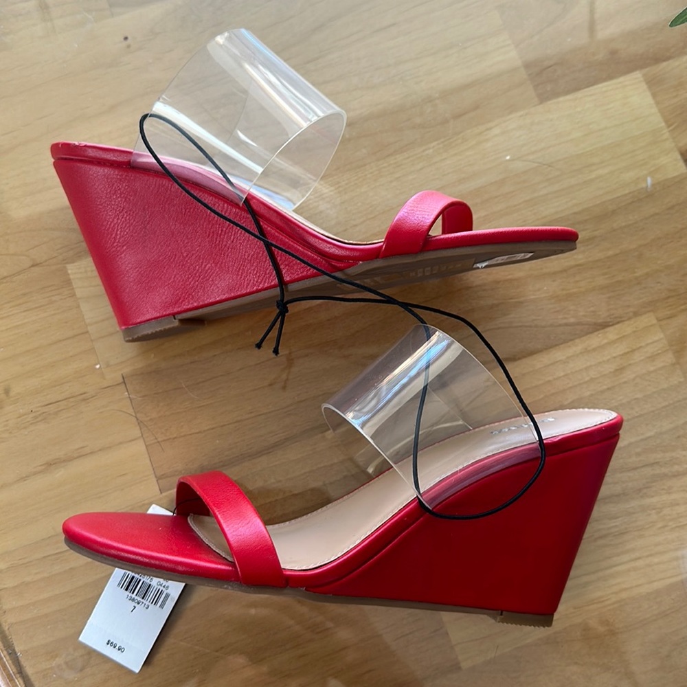 NWT Express wedges
